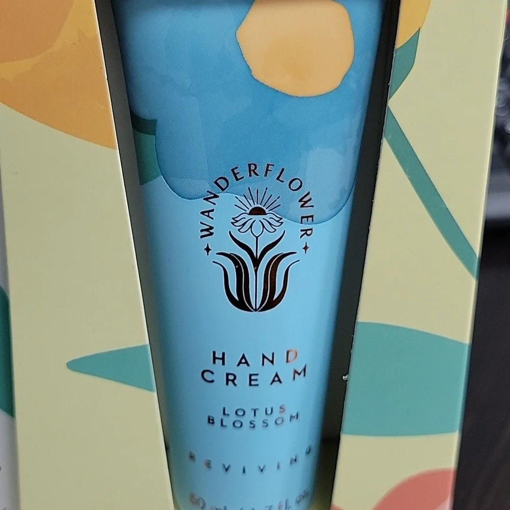 Wanderflower Moisturizing Deluxe Hand Cream Set of 4 New
